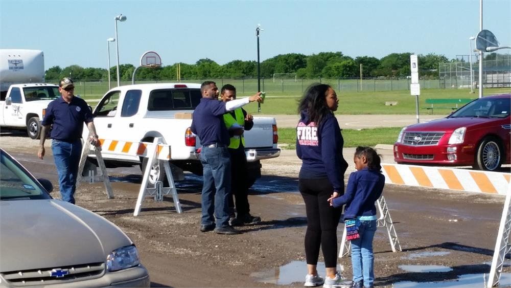 Volunteers Getting Ready for Clean Up Day